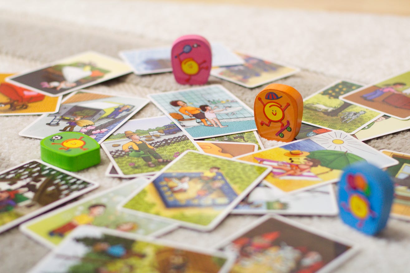 Spiele sind wichtige Hilfsmittel in der Logopädie für Kinder und Erwachsene